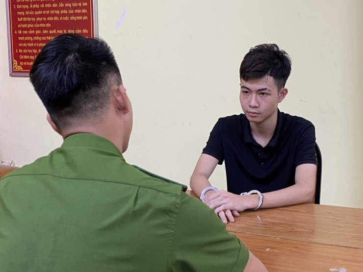 Đối tượng Trần Gia Huy tại cơ quan điều tra.