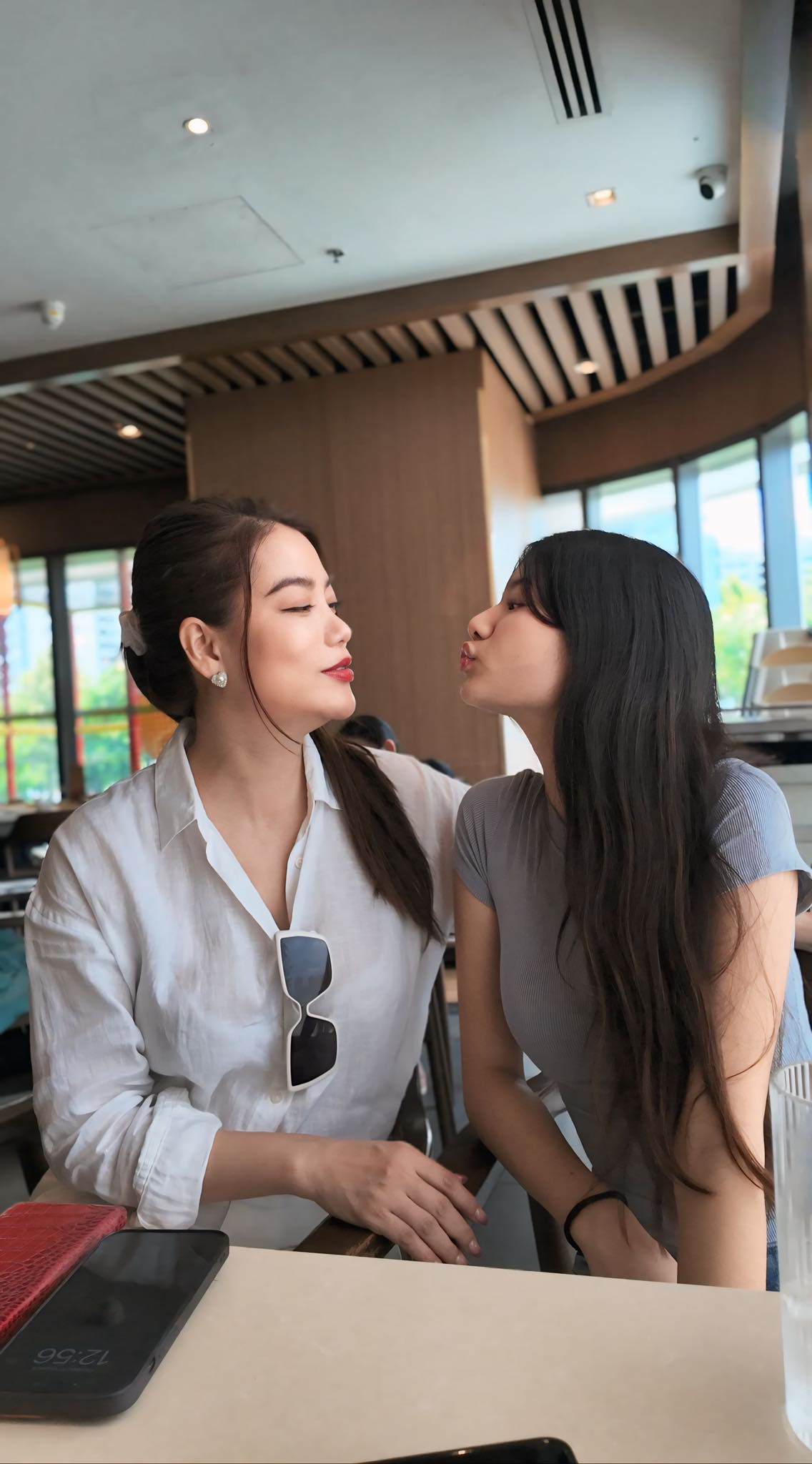 Góc nghiêng 'thần thánh' của con gái Trương Ngọc Ánh - 3