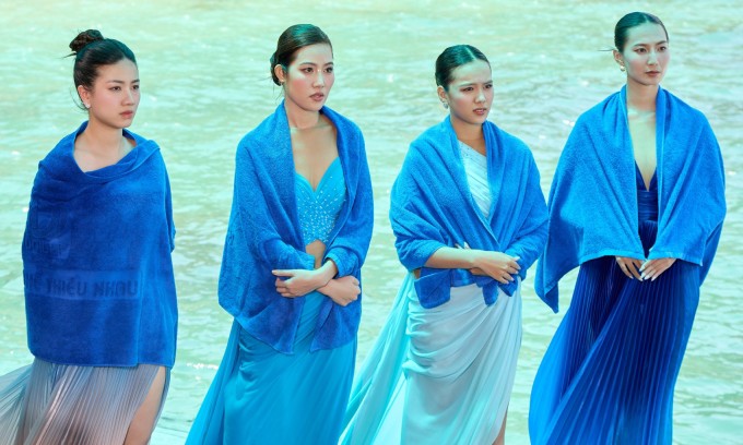 Bốn thí sinh Lê Thu Hòa, Nguyễn Lan Anh, Nguyễn Hương Giang và Đoàn Ngọc Trân (từ trái qua).