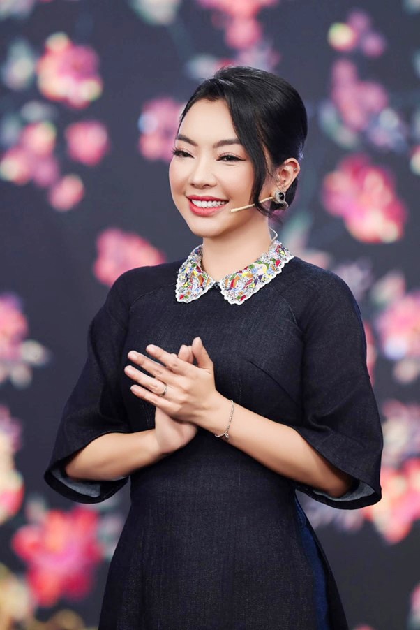 NSƯT, Thượng tá, ca sĩ Phương Anh.