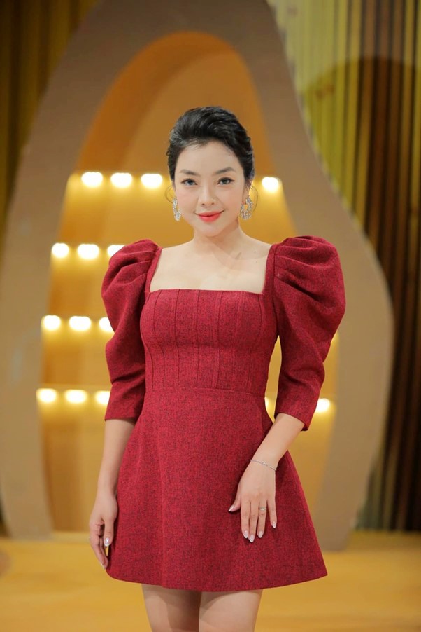 NSƯT, Thượng tá, ca sĩ Phương Anh kể về hành trình theo đuổi đam mê.