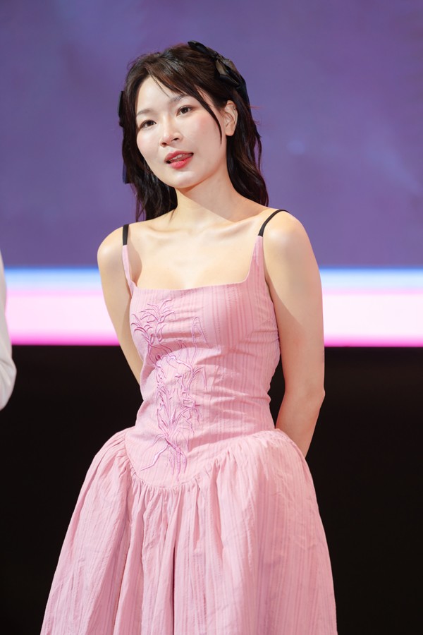 Từ one-woman show đến dream girl, Thạch Trang không chỉ đánh dấu 7 năm trưởng thành của riêng cô, mà còn truyền cảm hứng cho cả một thế hệ, những người trẻ dám sống thật, dám đi tới và không ngừng biết ơn hành trình của mình.
