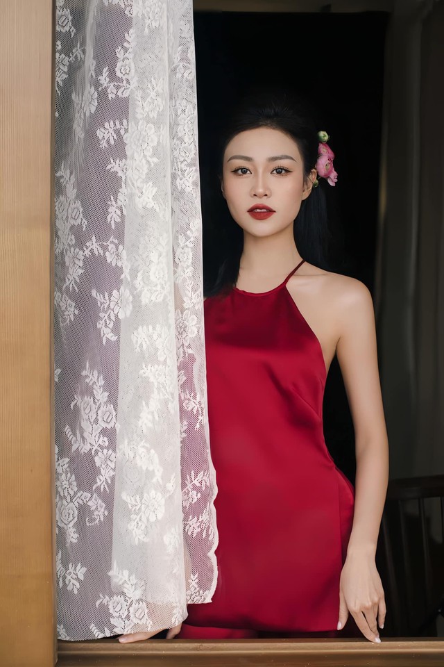 Người đẹp sở hữu chiều cao 1m63, nặng 48kg cùng số đo 3 vòng 83-56-91 cm.