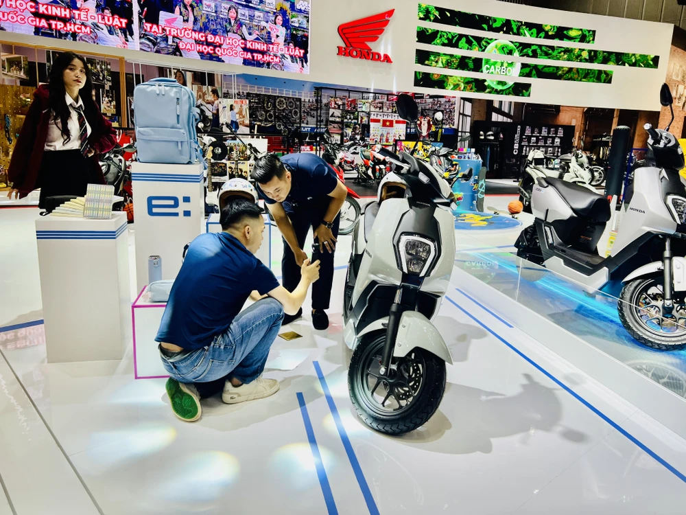 Khuyến khích người dân chuyển đổi sang xe điện cũng là giải pháp nhằm giảm ô nhiễm không khí. Ảnh: TN