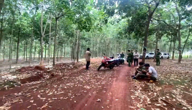Công an tổ chức khám nghiệm hiện trường, điều tra vụ việc