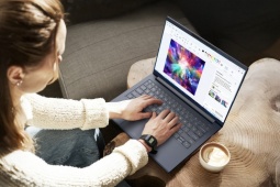 Acer ra mắt laptop AI màn OLED 3k, nặng chưa đến 1kg