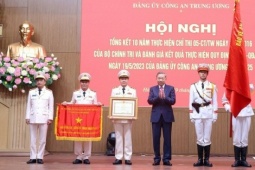 Trao danh hiệu Anh hùng lực lượng vũ trang nhân dân cho A05