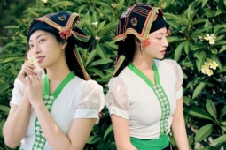 Xuất hiện cô gái đồng bào Thái mặc đồ truyền thống độc đáo đẹp phát sáng, hoá ra là  " Hoa hậu Tiến sĩ "  đình đám