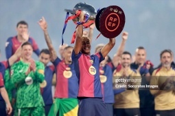 Rực rỡ Barcelona nâng cúp vô địch La Liga, Yamal quá đẳng cấp