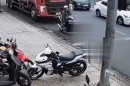 Xe tải không người lái đâm tử vong người chờ đèn đỏ, ai phải chịu trách nhiệm?