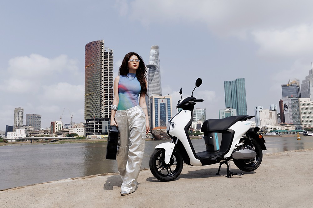 Yamaha NEO’s gây ấn tượng khi sử dụng pin Lithium-ion 51,1V dễ dàng tháo rời