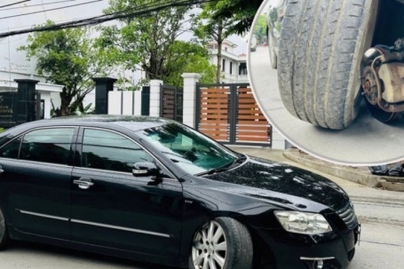 Xe Camry bất ngờ 'rụng' bánh giữa đường do sơ suất đáng trách của thợ...