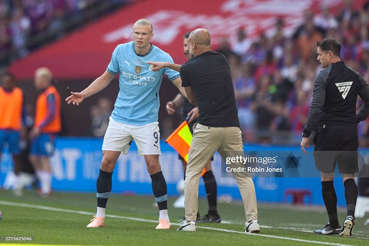 Haaland và HLV Guardiola ở trận chung kết FA Cup