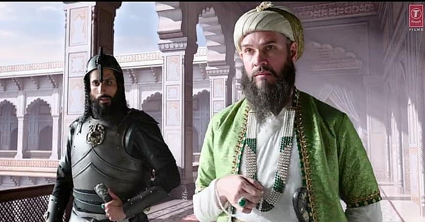 Aurangzeb bị người Ấn Độ ngày nay xem là "tội đồ" vì gây ra bất đồng tôn giáo sâu sắc trong nội bộ đế chế.