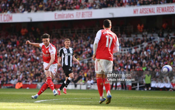 Siêu phẩm của Rice giúp Arsenal hạ Newcastle, qua đó chính thức dự Champions League mùa giải tới