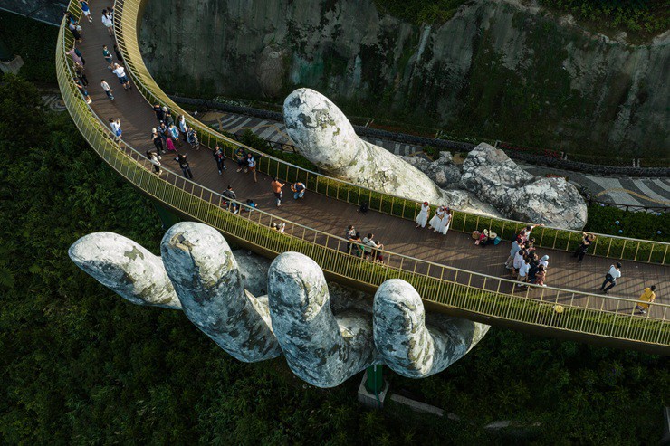 Sun World Ba Na Hills là quần thể du lịch nghỉ dưỡng kết hợp vui chơi giải trí.&nbsp;Ảnh: Sun Group