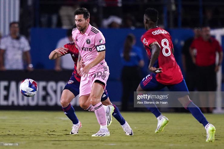 Messi thi đấu nỗ lực