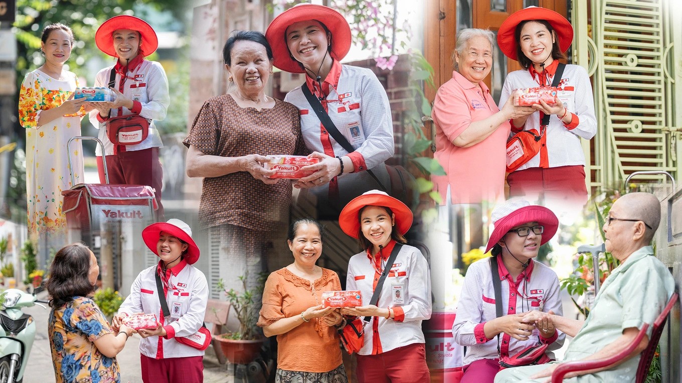 Yakult Lady - công việc dành riêng cho chị em phụ nữ và là cầu nối với khách hàng&nbsp; (Ảnh: Fanpage Yakult Lady Vietnam)