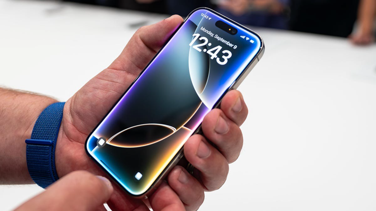 Trợ lý Siri sắp không còn giữ được vị thế độc tôn trên các thiết bị Apple.