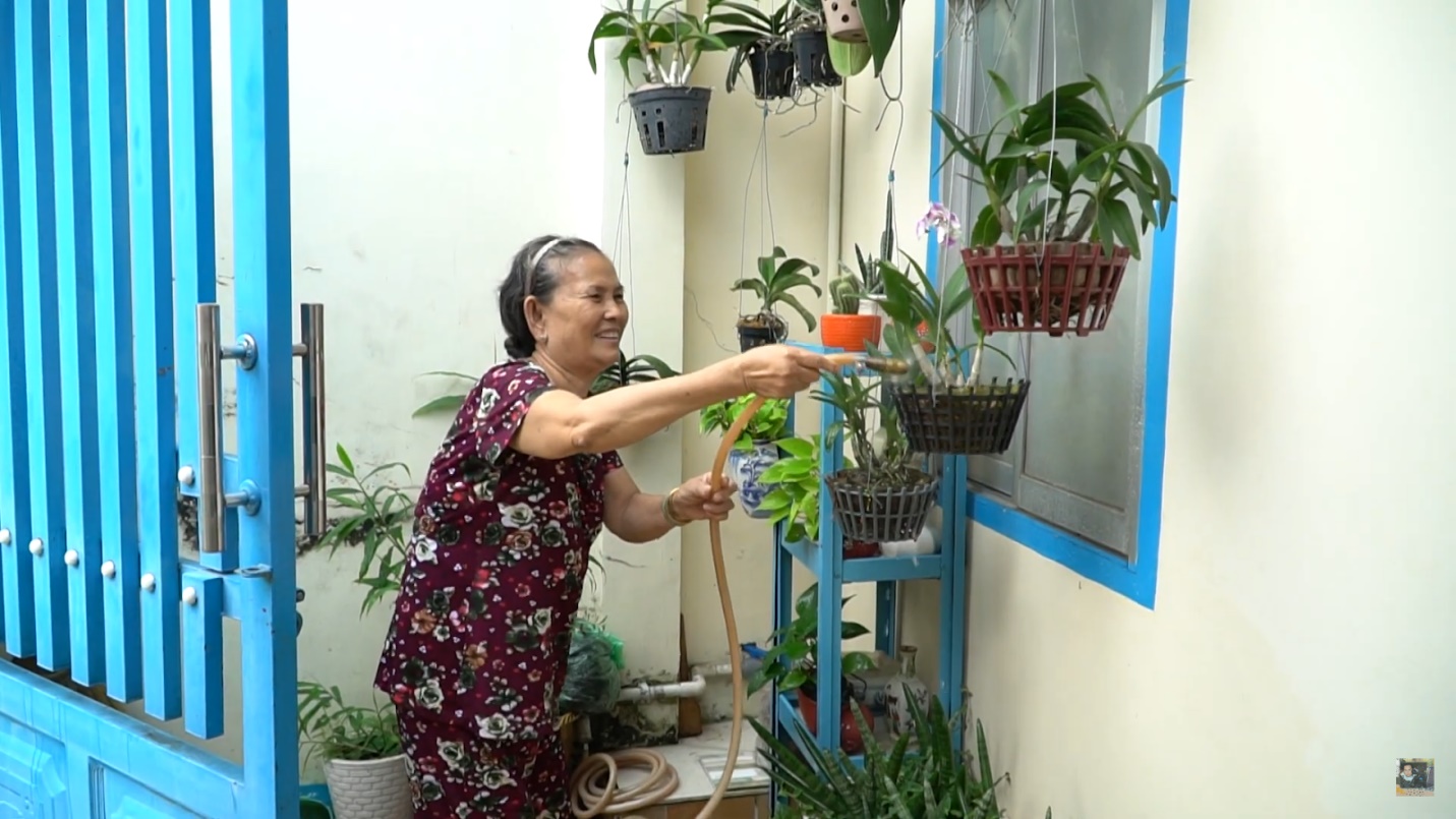 Cô Cúc vui tươi, phấn khởi khi cải thiện được chứng tiểu đêm, tiểu nhiều, tìm lại giấc ngủ ngon.