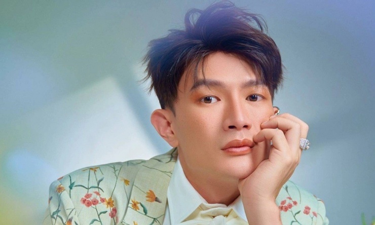 Còn trên Fanpage lẫn kênh TikTok sở hữu gần 500k người theo dõi, Dược Sĩ Tiến chủ yếu đăng tải các đoạn clip được cắt ra từ show do anh sản xuất.