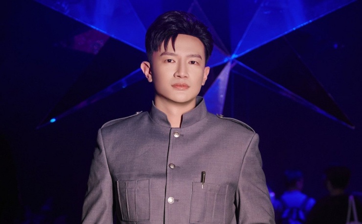 Đôi khi, nhân vật này xuất hiện với những đoạn clip đi hát phòng trà, còn lại gần như hoạt động trên MXH không sôi nổi như trước.