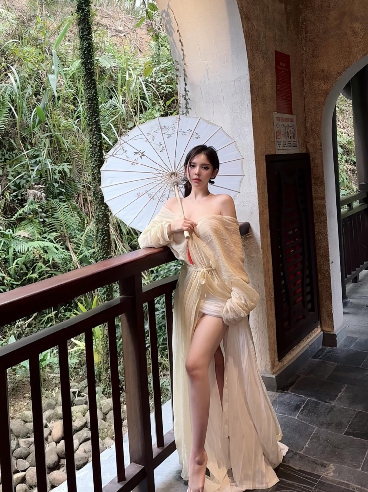 Không còn dáng vẻ gầy gò, thanh mảnh, ngây thơ, đáng yêu như trước đây, Huyền Châu của hiện tại phổng phao thấy rõ.