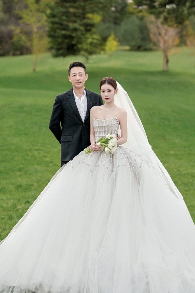 Chồng cũ Từ Hy Viên tái hôn: Hôn lễ xa hoa với vàng ròng và 999 viên kim cương - 4