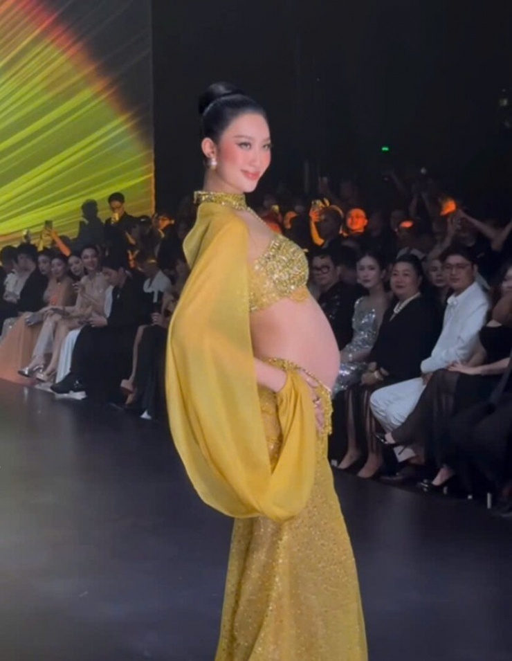 Mỹ nhân từng 5 lần thi Hoa hậu bất ngờ thông báo tin vui ở sự kiện, phong cách vẫn nóng bỏng bất chấp - 3