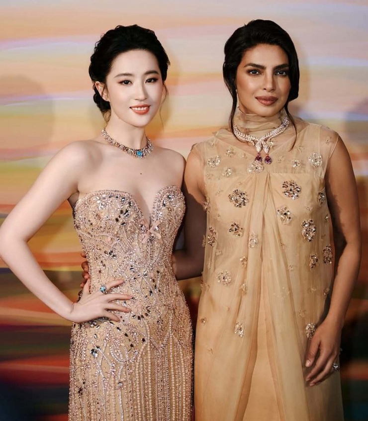 Cô hội ngộ Priyanka Chopra.
