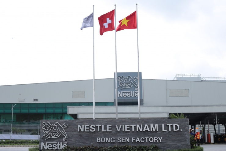 Nestlé hiện có khoảng 2.300 nhân viên và vận hành 4 nhà máy cùng 2 trung tâm phân phối trên cả nước.