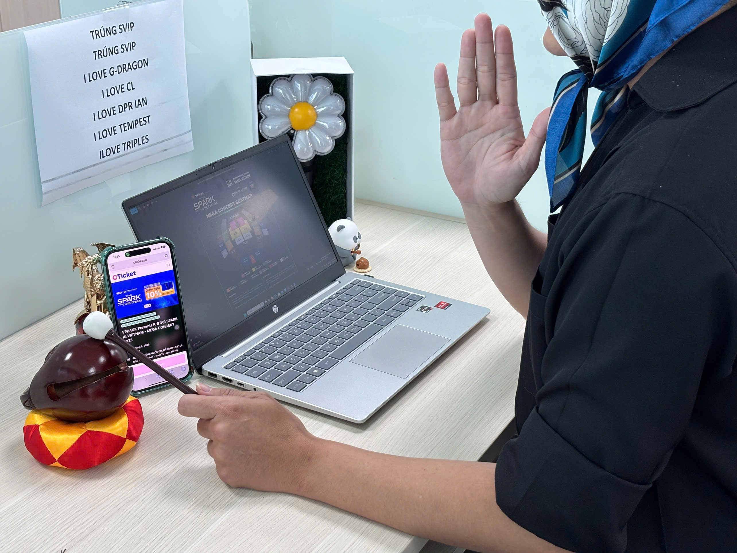 “Vũ khí” săn vé thành công của người hâm mộ trước giờ G