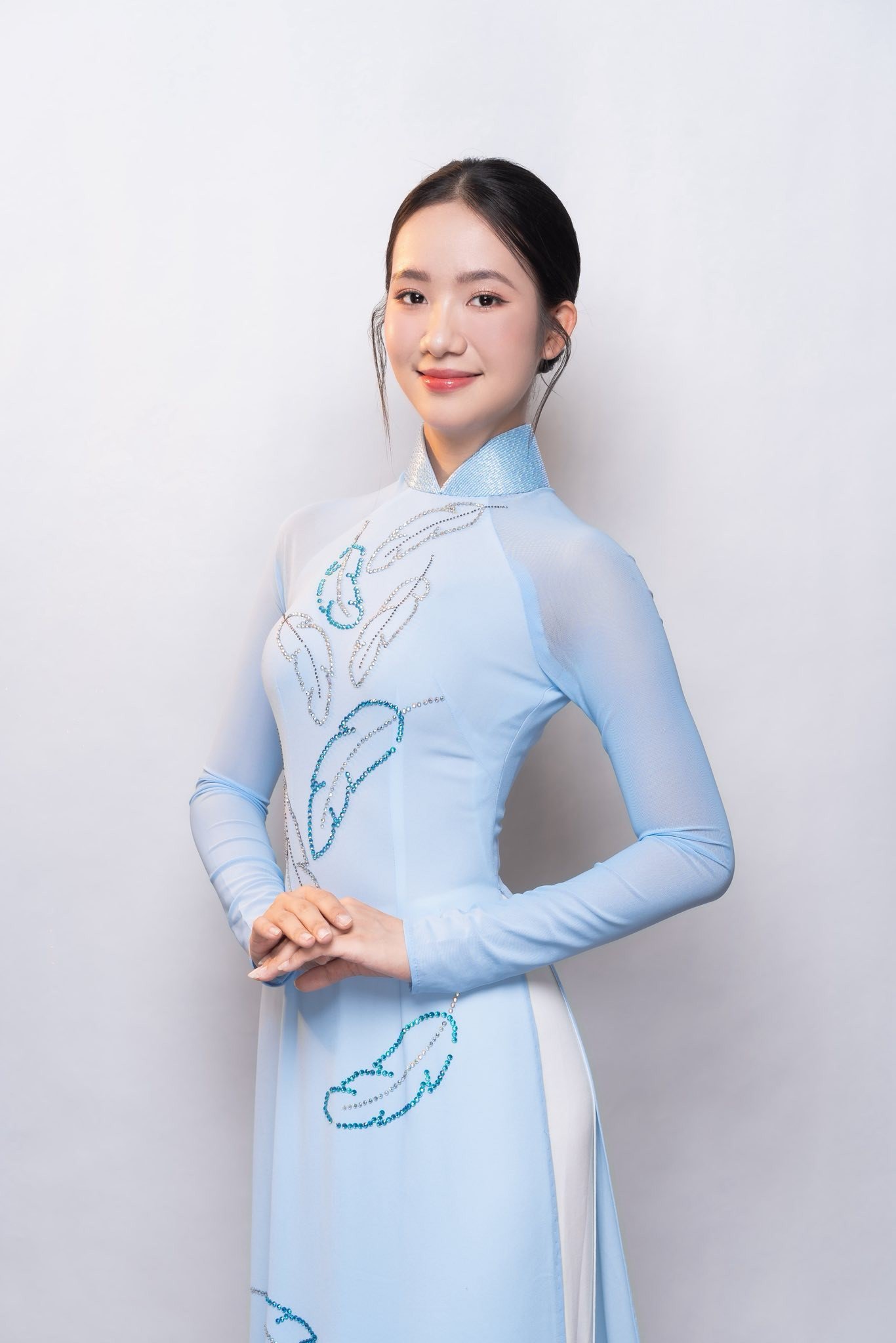 Thí sinh có vòng eo nhỏ nhất Hoa hậu Việt Nam - 2