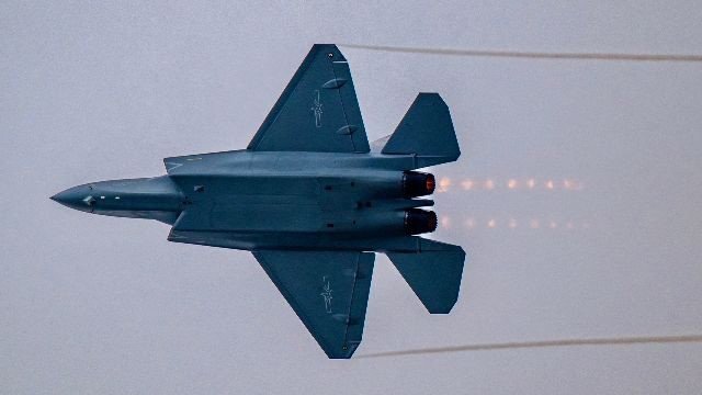 Trung Quốc tích hợp tên lửa PL-17 cho tiêm kích tàng hình J-35 - 1