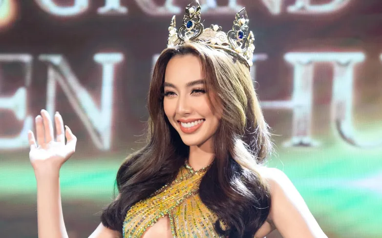 Nguyễn Thúc Thùy Tiên đăng quang Hoa hậu Hòa bình Quốc tế 2021.