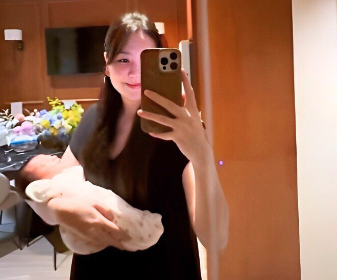 MC Mai Ngọc khiến nhiều người bất ngờ khi cho biết đã giảm thành công 8kg, lấy lại số cân giống hệt thời còn son rỗi khi chưa đầy 20 ngày sau sinh. Người đẹp tiết lộ bí quyết nằm ở chế độ ăn uống đúng cách, không cần tập luyện.