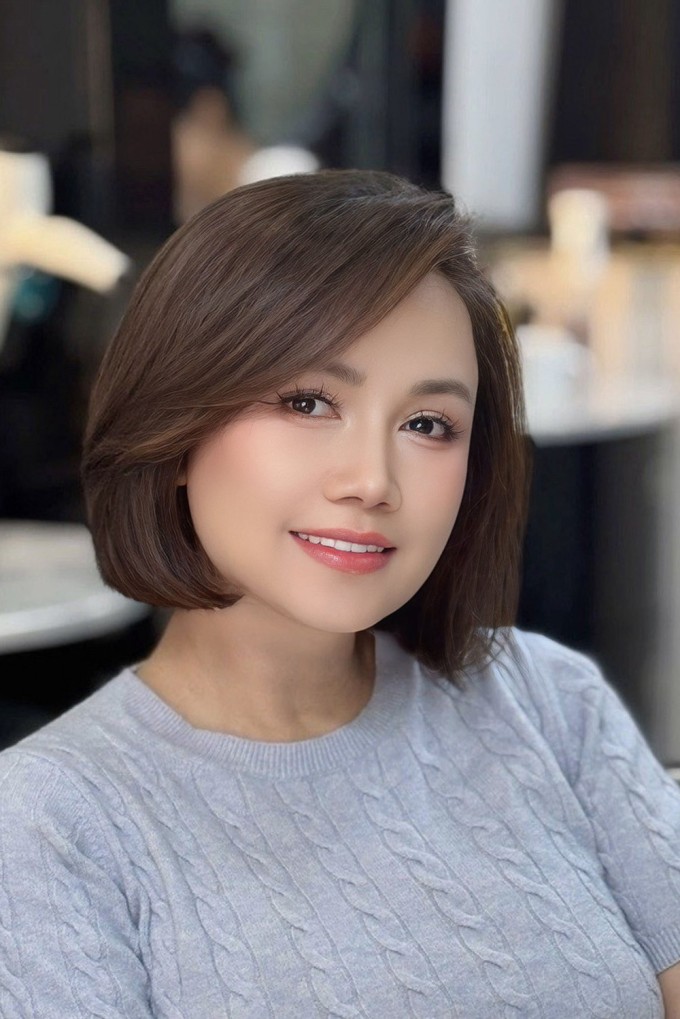 Cùng với việc giảm cân, Hoàng Yến cắt tóc ngắn để "lột xác" phong cách.