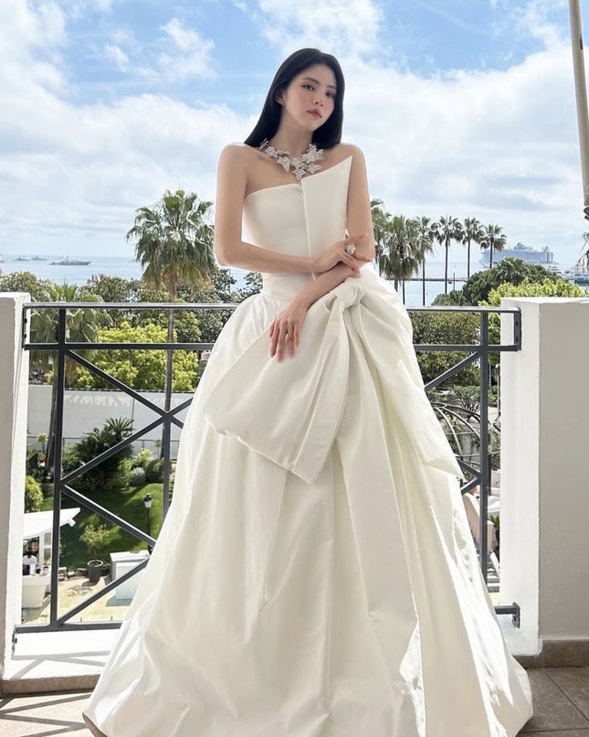 "Khó chấm" Han So Hee - Mina tại Cannes: Thiên nga trắng cạnh thiên nga đen - 1