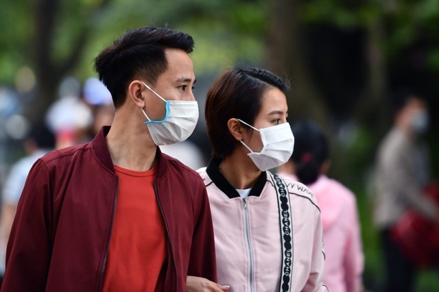 Bộ Y tế khuyến cáo đeo khẩu trang ở khu vực đông người