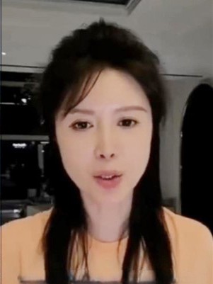 Sau 9 năm, "công chúa Khổng Tước" mới lên tiếng giải thích.