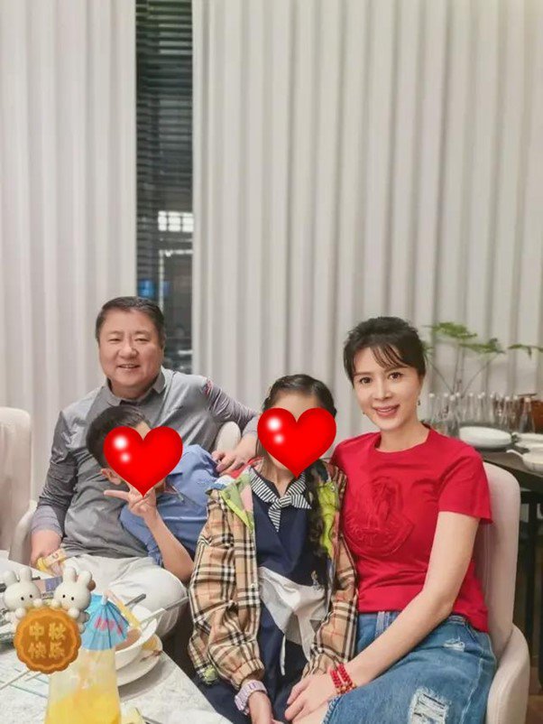 Gia đình đầm ấm của Kim Xảo Xảo.