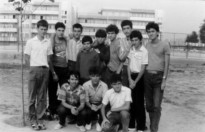 Ông Nicusor Dan (hàng dưới, ngoài cùng bên phải) cùng đội tuyển Romania tham gia IMO năm 1988 tại Australia. Ảnh: Nicusordan.ro