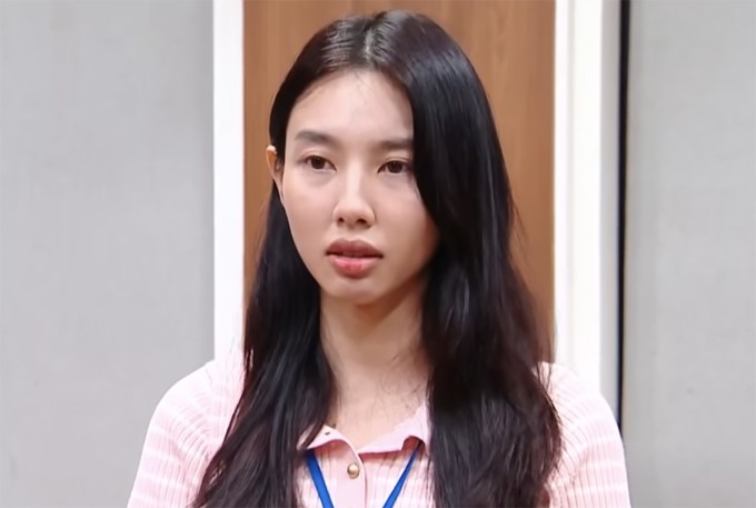 Hoa hậu Thùy Tiên tại cơ quan điều tra. Ảnh: VTV
