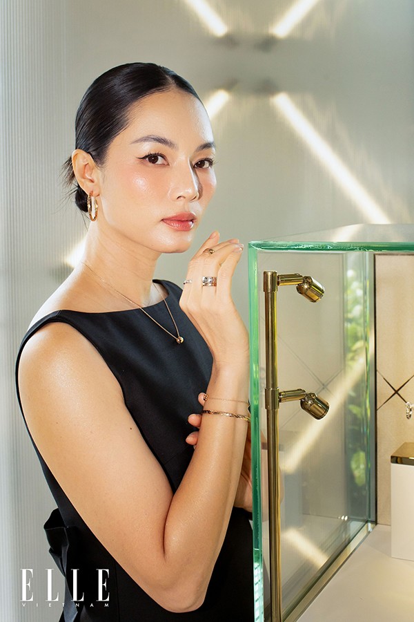 Sau thành công của vai diễn này, cô cùng các mỹ nhân của phim 