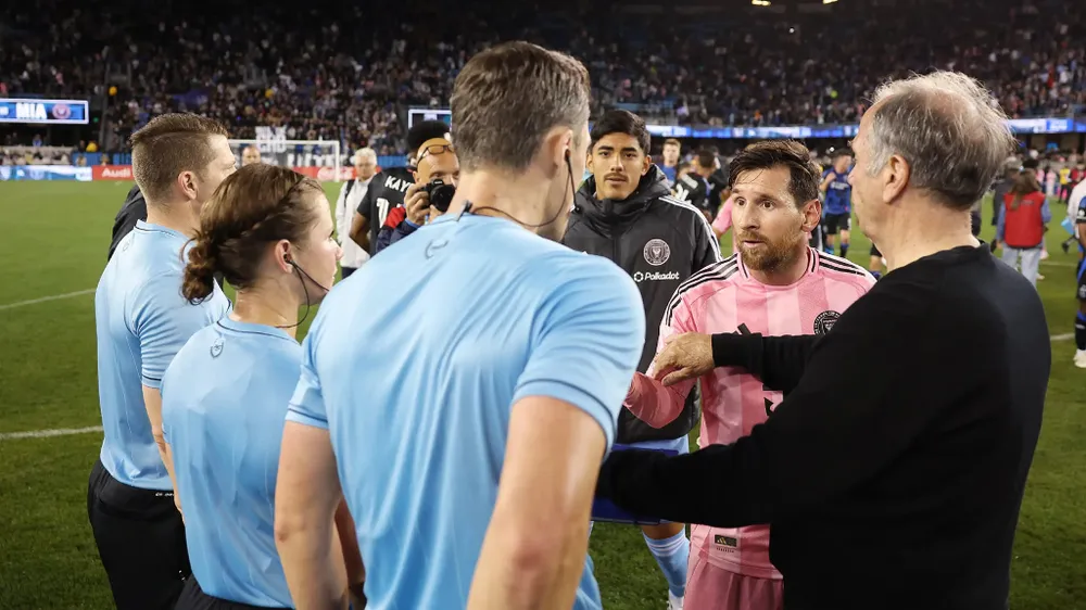 Sau trận hòa San Jose, siêu sao Messi gây hấn với trọng tài và suýt bị thẻ đỏ. Ảnh: GETTY.
