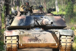 Quan chức Mỹ  ' bực bội '  vì Australia chuyển xe tăng Abrams cho Ukraine