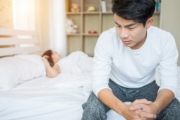 Gặp bạn cũ trong buổi họp lớp, người đàn ông vội về xét nghiệm ADN con 8 tuổi