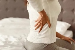 5 kiểu đau lưng cảnh báo vấn đề về gan, thận và phổi