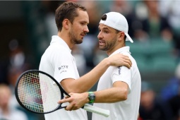 Nóng nhất thể thao trưa 20/5: Medvedev từng gặp sự cố dở khóc dở cười với  " Tiểu Federer " 