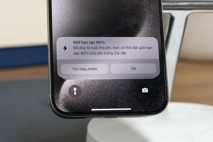 Với iPhone 15 và iOS 17 trở lên, người dùng nên đặt giới hạn sạc 80%.